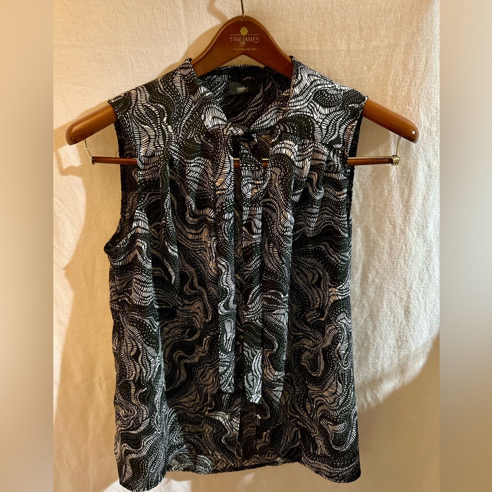 Mossimo XL Black and White Abstract Sleeveless Blouse Tank Geometric Tie Front